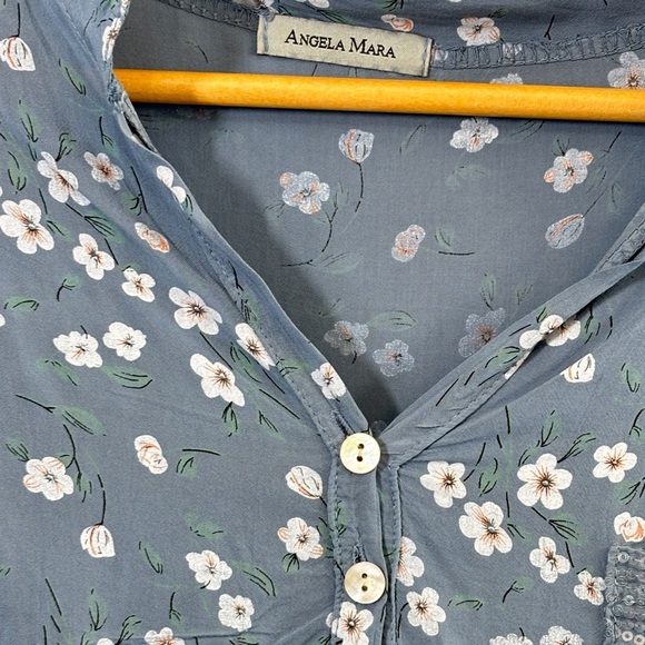 Blue and White Relaxed Blouse with Mandarin Collar - Picture 3 of 4